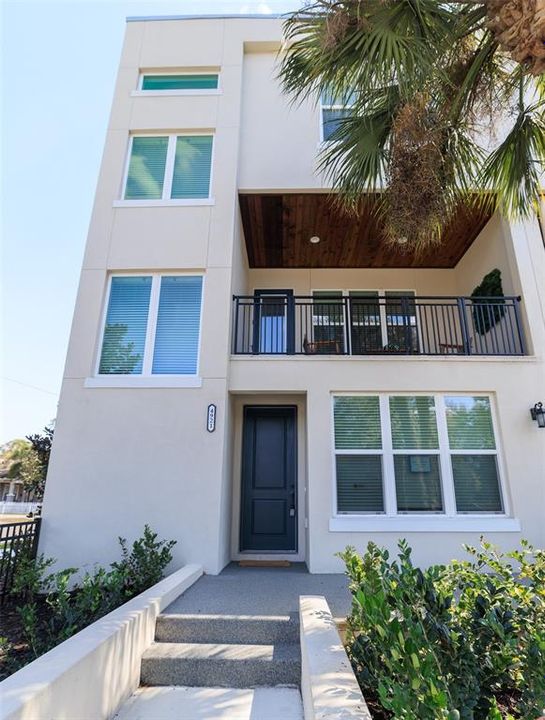 For Sale: $575,000 (3 beds, 3 baths, 2424 Square Feet)