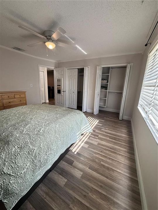 For Sale: $255,000 (2 beds, 1 baths, 894 Square Feet)