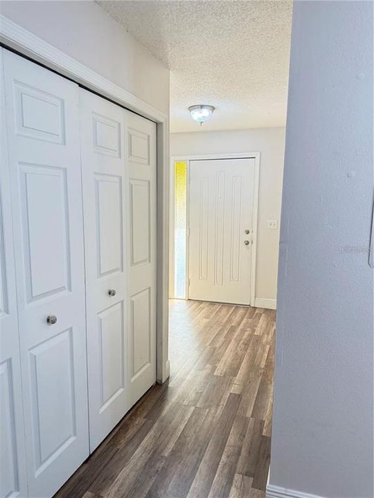 For Sale: $255,000 (2 beds, 1 baths, 894 Square Feet)