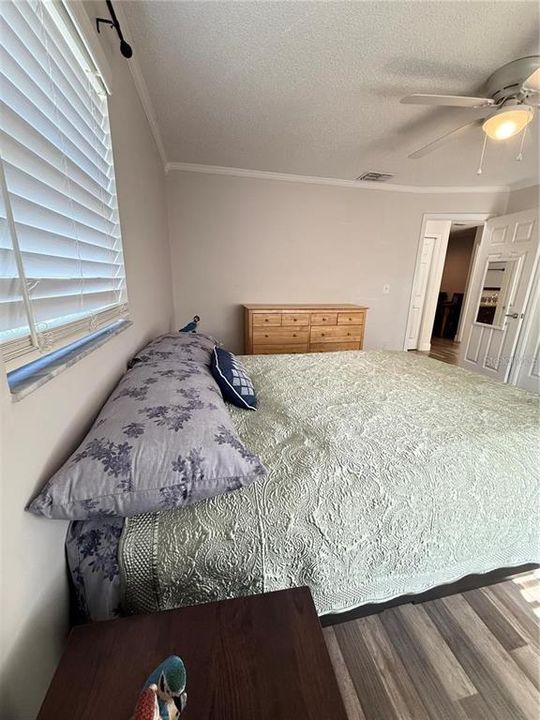 For Sale: $255,000 (2 beds, 1 baths, 894 Square Feet)