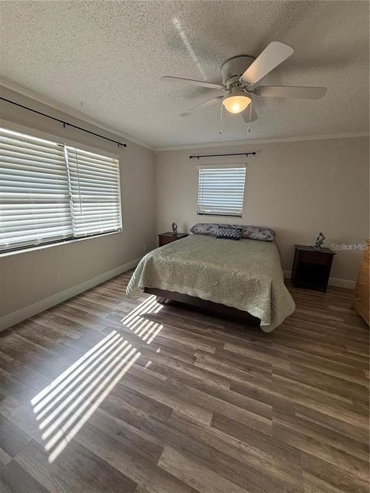 For Sale: $255,000 (2 beds, 1 baths, 894 Square Feet)