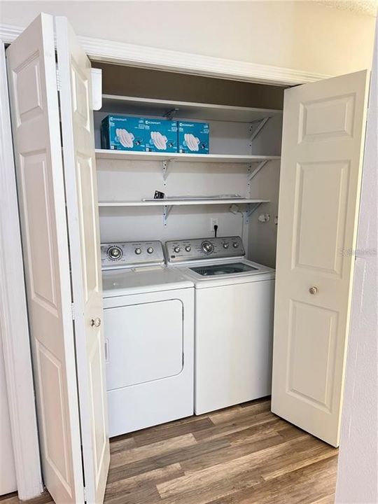 For Sale: $255,000 (2 beds, 1 baths, 894 Square Feet)