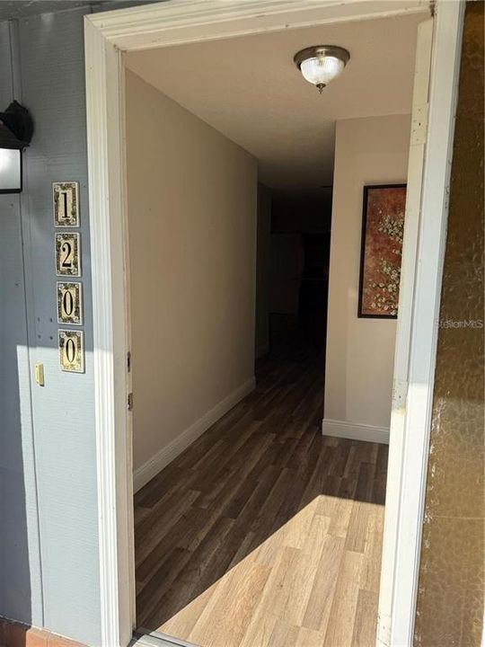 For Sale: $255,000 (2 beds, 1 baths, 894 Square Feet)