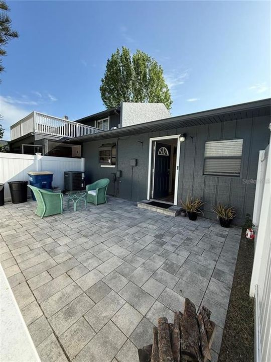 For Sale: $255,000 (2 beds, 1 baths, 894 Square Feet)