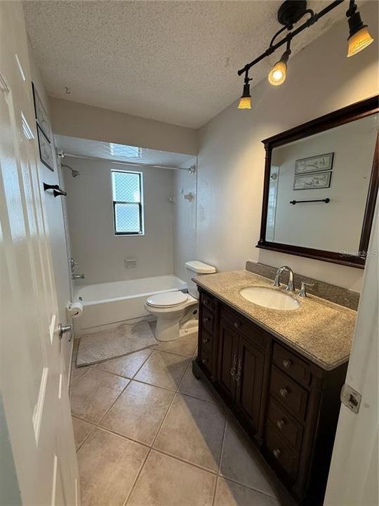For Sale: $255,000 (2 beds, 1 baths, 894 Square Feet)