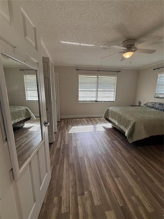 For Sale: $255,000 (2 beds, 1 baths, 894 Square Feet)