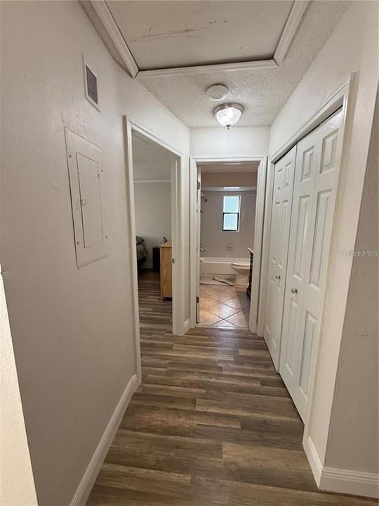 For Sale: $255,000 (2 beds, 1 baths, 894 Square Feet)