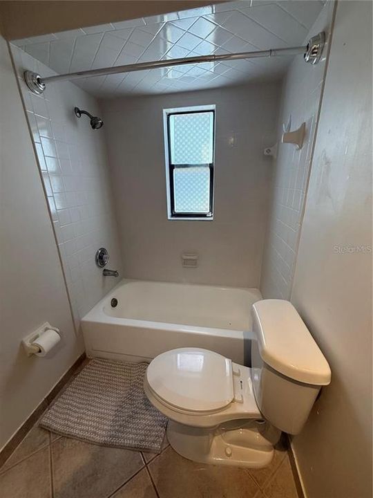 For Sale: $255,000 (2 beds, 1 baths, 894 Square Feet)