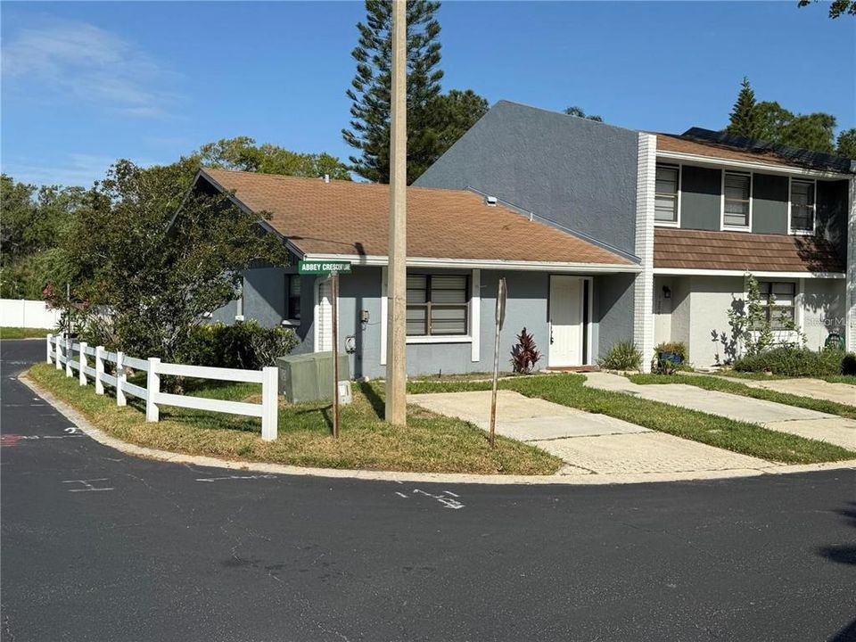 For Sale: $255,000 (2 beds, 1 baths, 894 Square Feet)