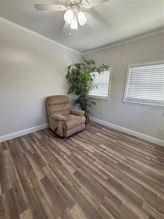 For Sale: $255,000 (2 beds, 1 baths, 894 Square Feet)