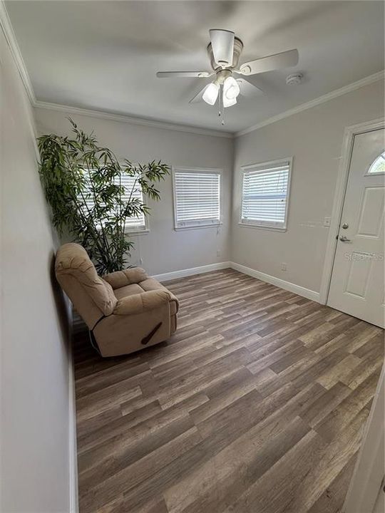 For Sale: $255,000 (2 beds, 1 baths, 894 Square Feet)