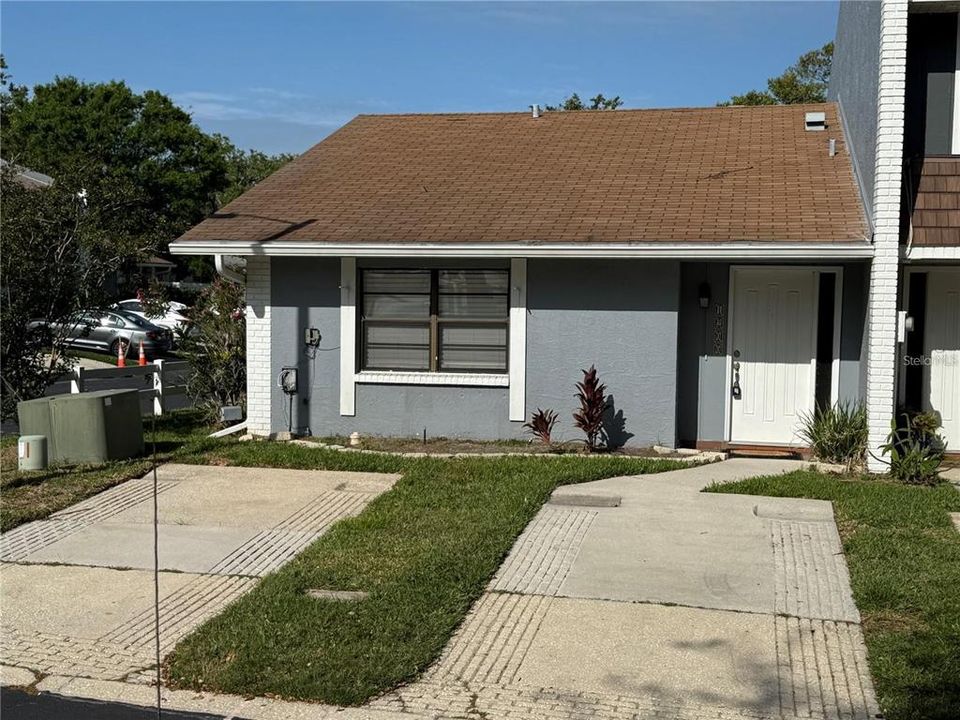 For Sale: $255,000 (2 beds, 1 baths, 894 Square Feet)