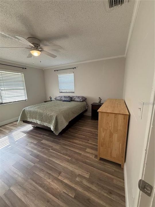 For Sale: $255,000 (2 beds, 1 baths, 894 Square Feet)