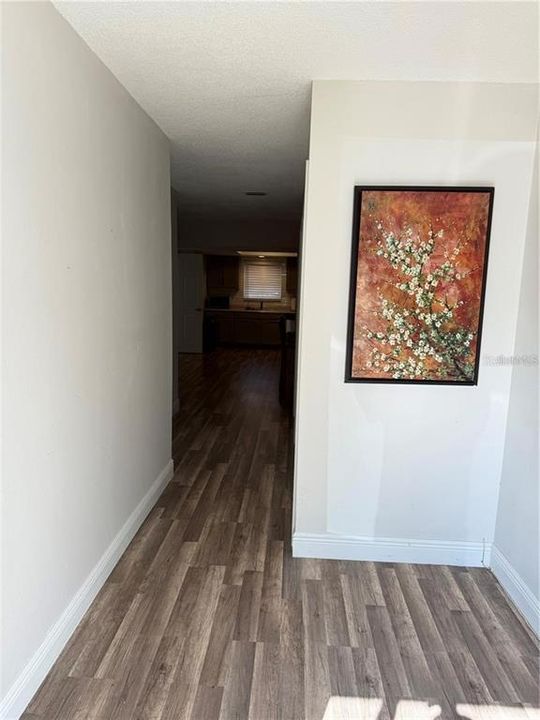 For Sale: $255,000 (2 beds, 1 baths, 894 Square Feet)