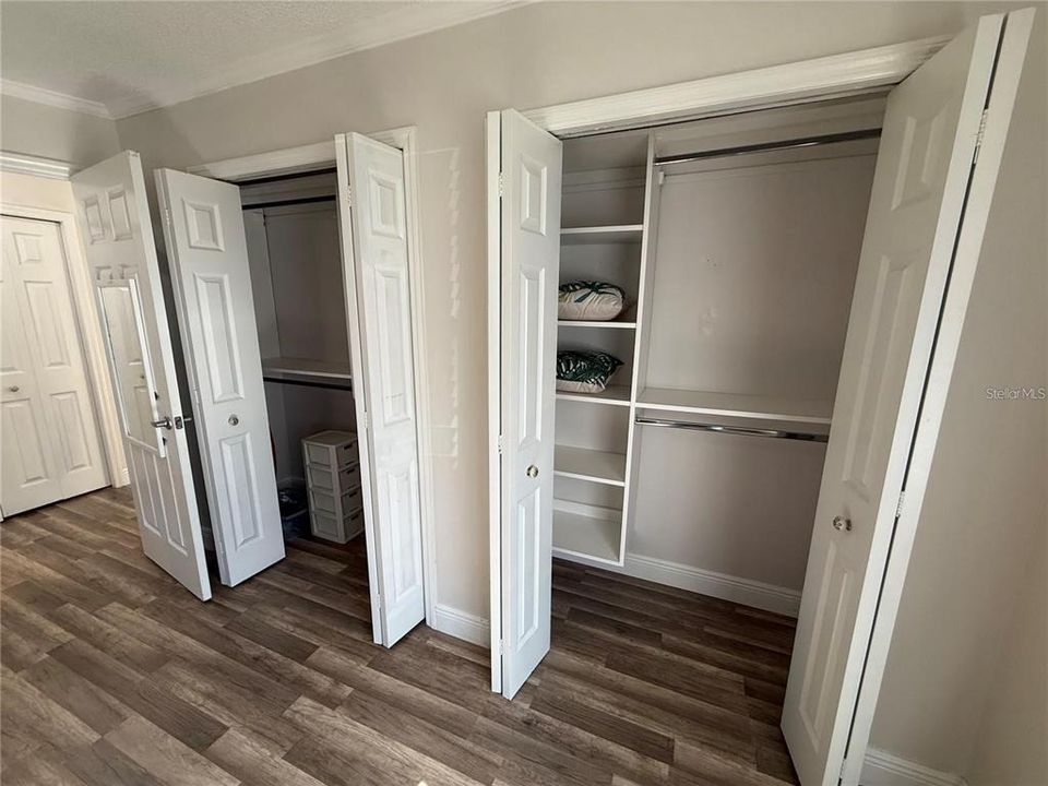 For Sale: $255,000 (2 beds, 1 baths, 894 Square Feet)