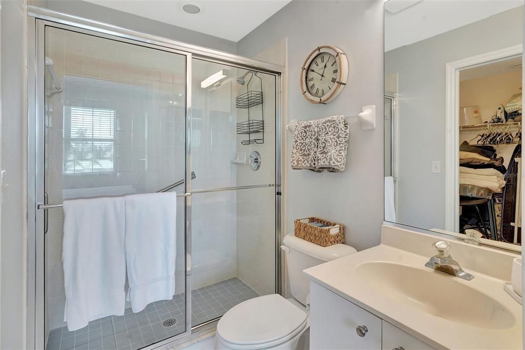 For Sale: $280,000 (2 beds, 2 baths, 809 Square Feet)