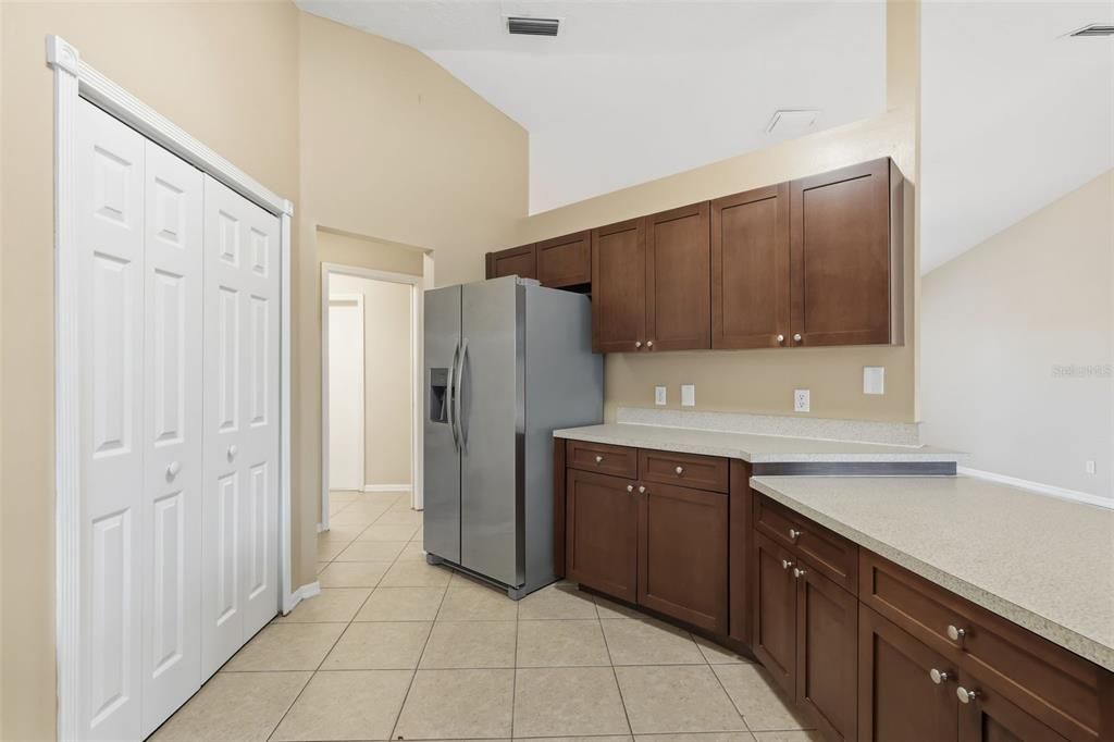 Activo con contrato: $349,900 (3 camas, 2 baños, 1986 Pies cuadrados)