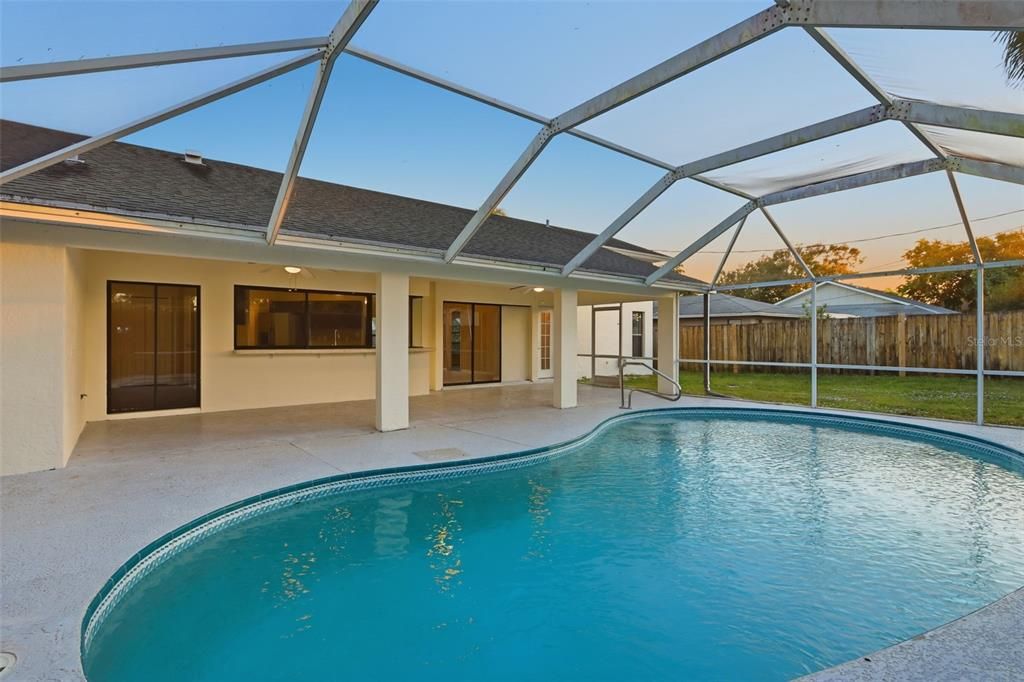 Activo con contrato: $349,900 (3 camas, 2 baños, 1986 Pies cuadrados)