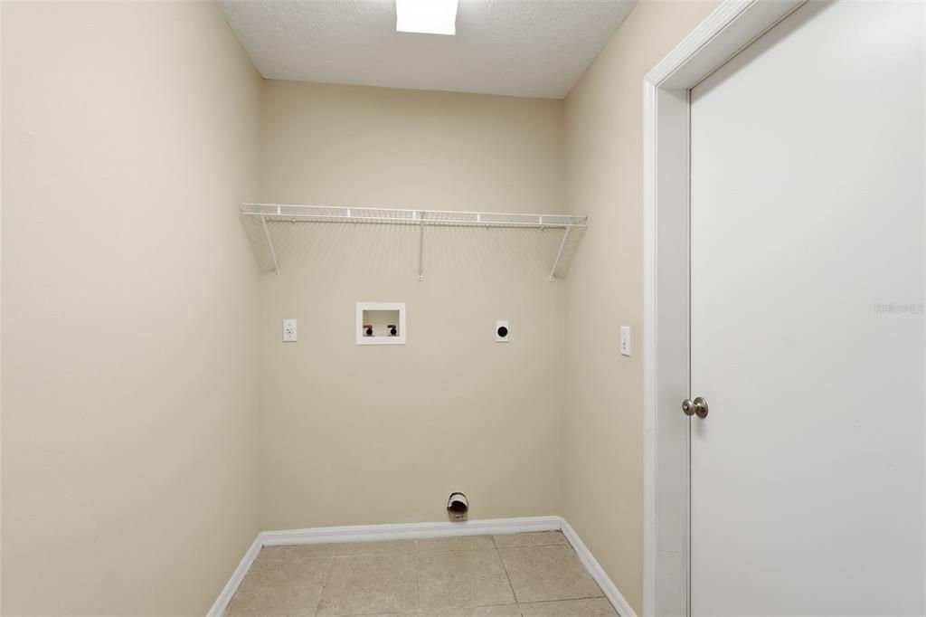 Activo con contrato: $349,900 (3 camas, 2 baños, 1986 Pies cuadrados)