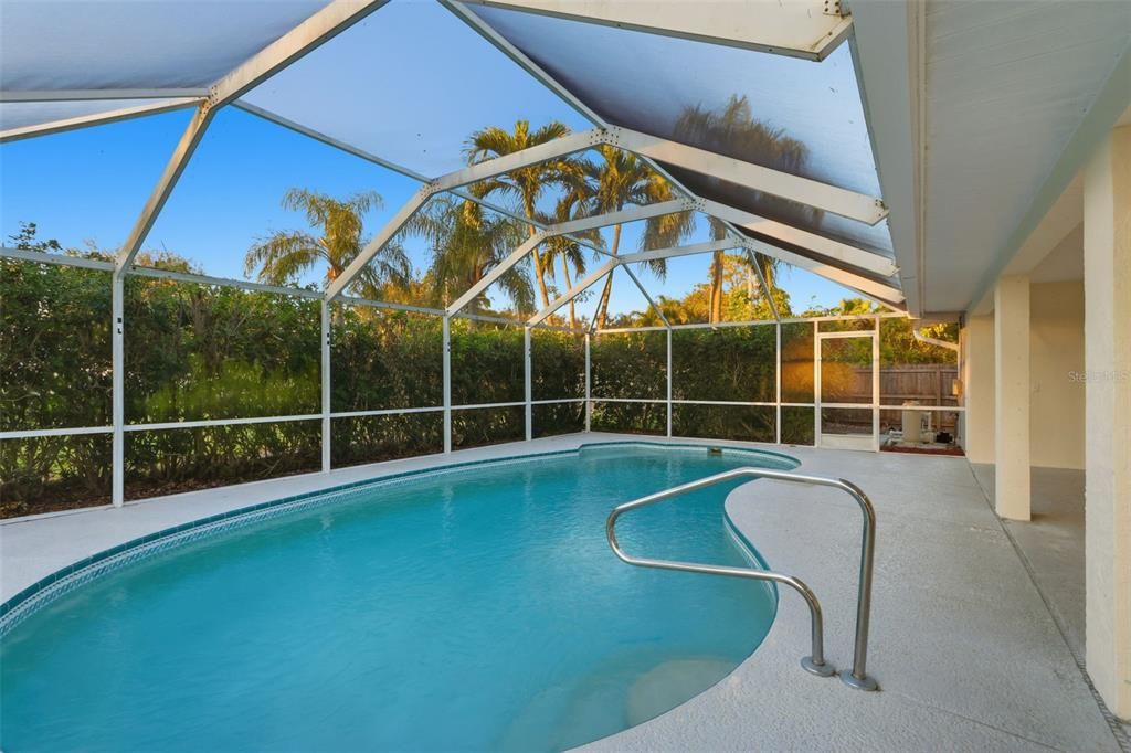 Activo con contrato: $349,900 (3 camas, 2 baños, 1986 Pies cuadrados)