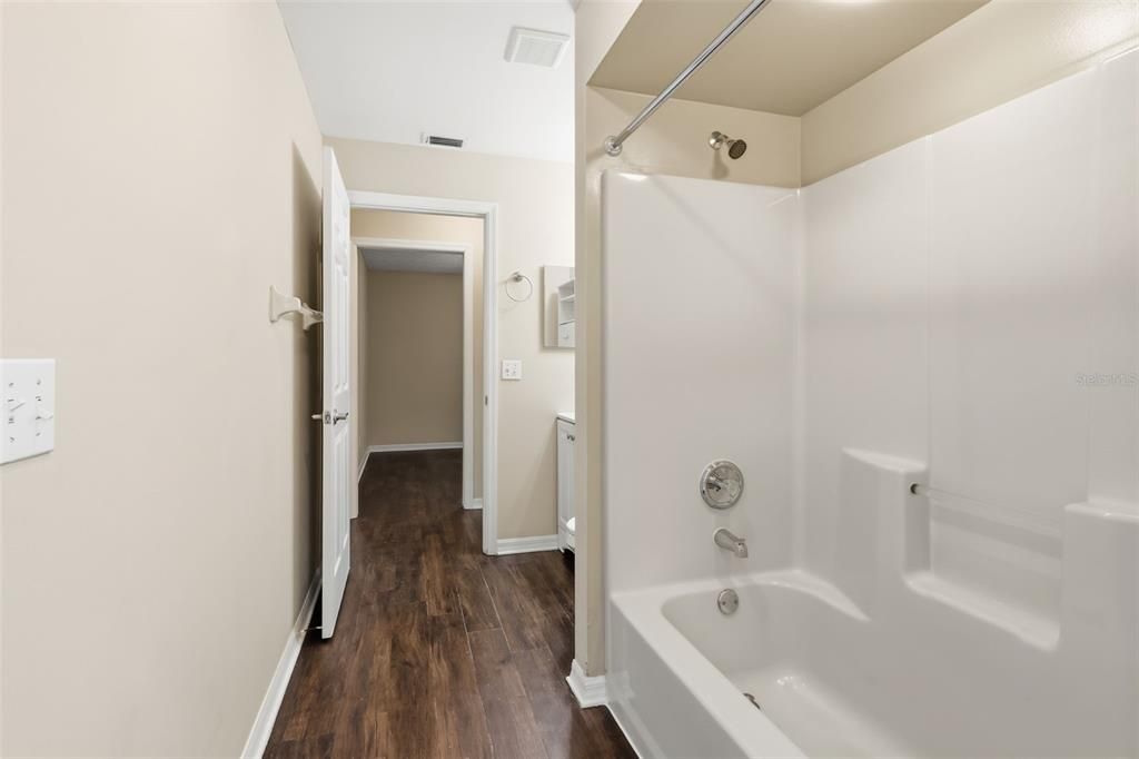 Activo con contrato: $349,900 (3 camas, 2 baños, 1986 Pies cuadrados)