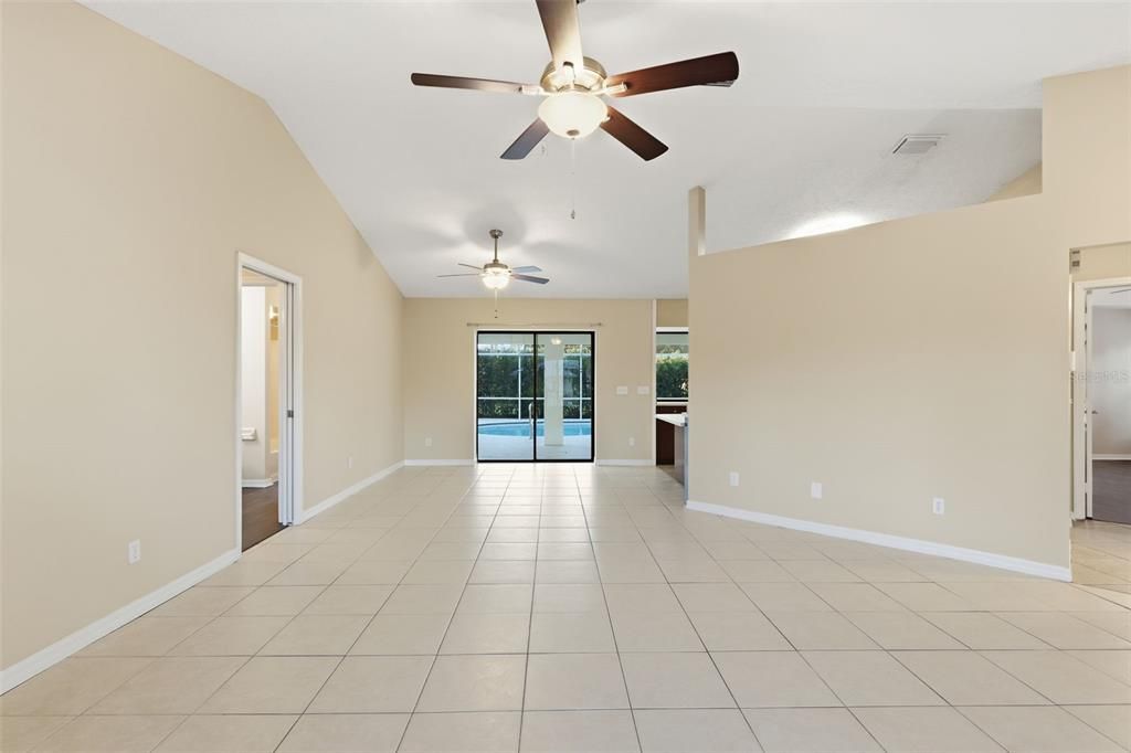 Activo con contrato: $349,900 (3 camas, 2 baños, 1986 Pies cuadrados)