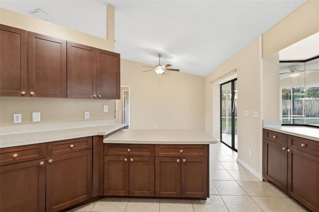 Activo con contrato: $349,900 (3 camas, 2 baños, 1986 Pies cuadrados)