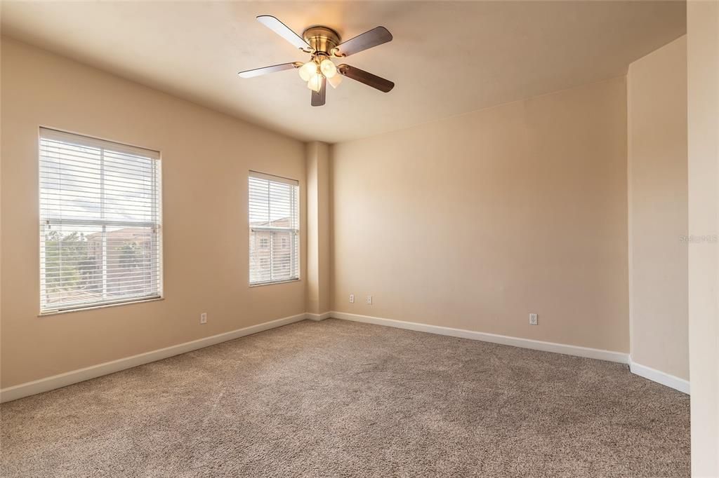 На продажу: $339,000 (3 спален, 3 ванн, 1953 Квадратных фут)