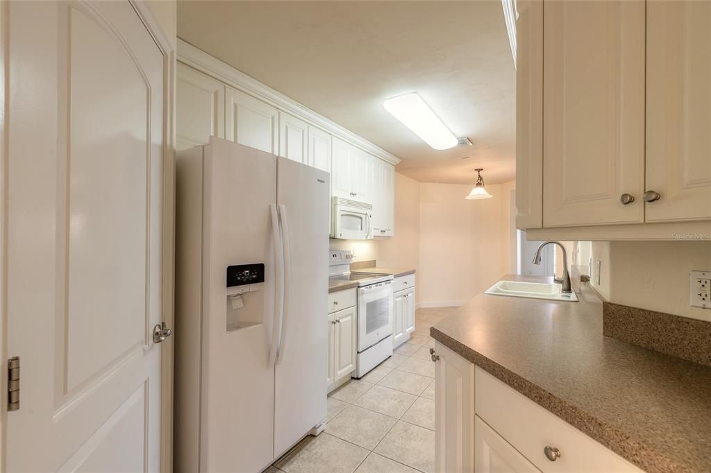 На продажу: $339,000 (3 спален, 3 ванн, 1953 Квадратных фут)