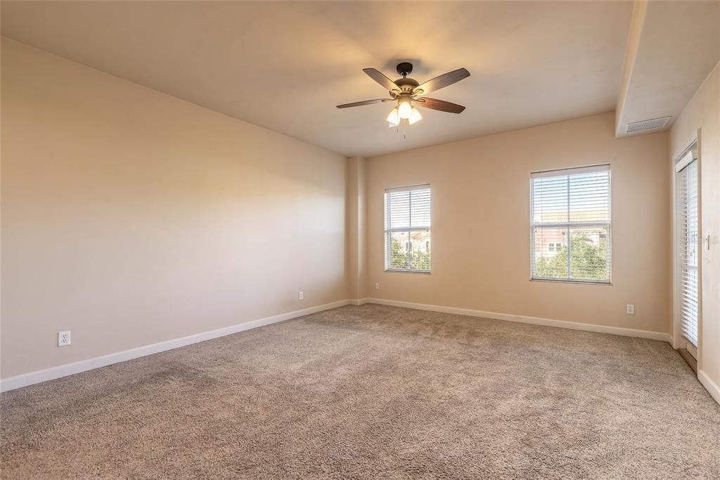 На продажу: $339,000 (3 спален, 3 ванн, 1953 Квадратных фут)