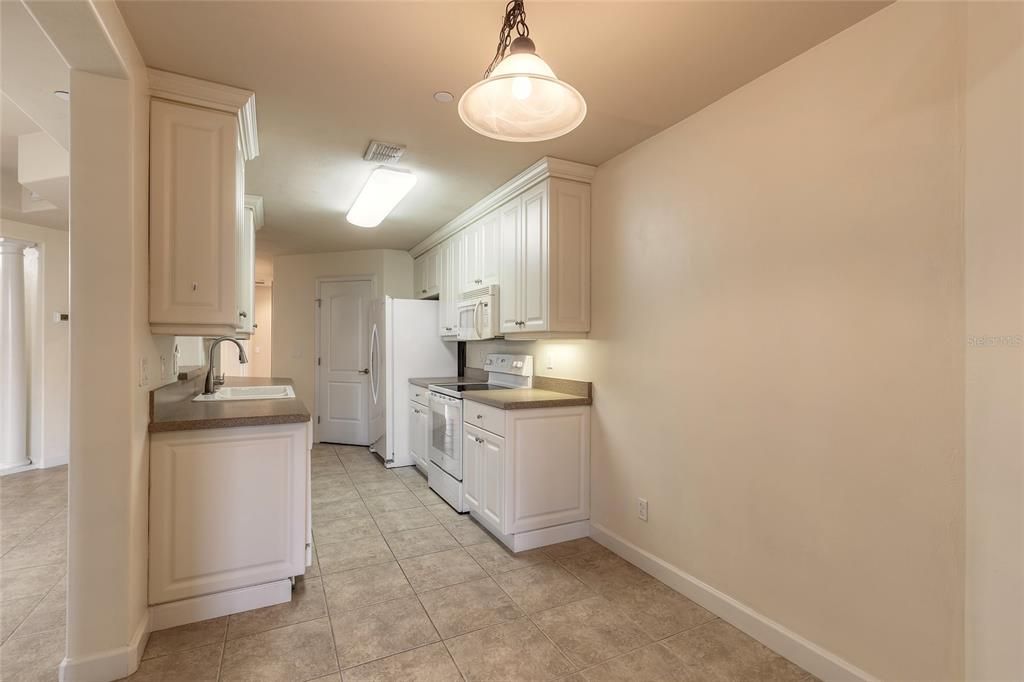 На продажу: $339,000 (3 спален, 3 ванн, 1953 Квадратных фут)