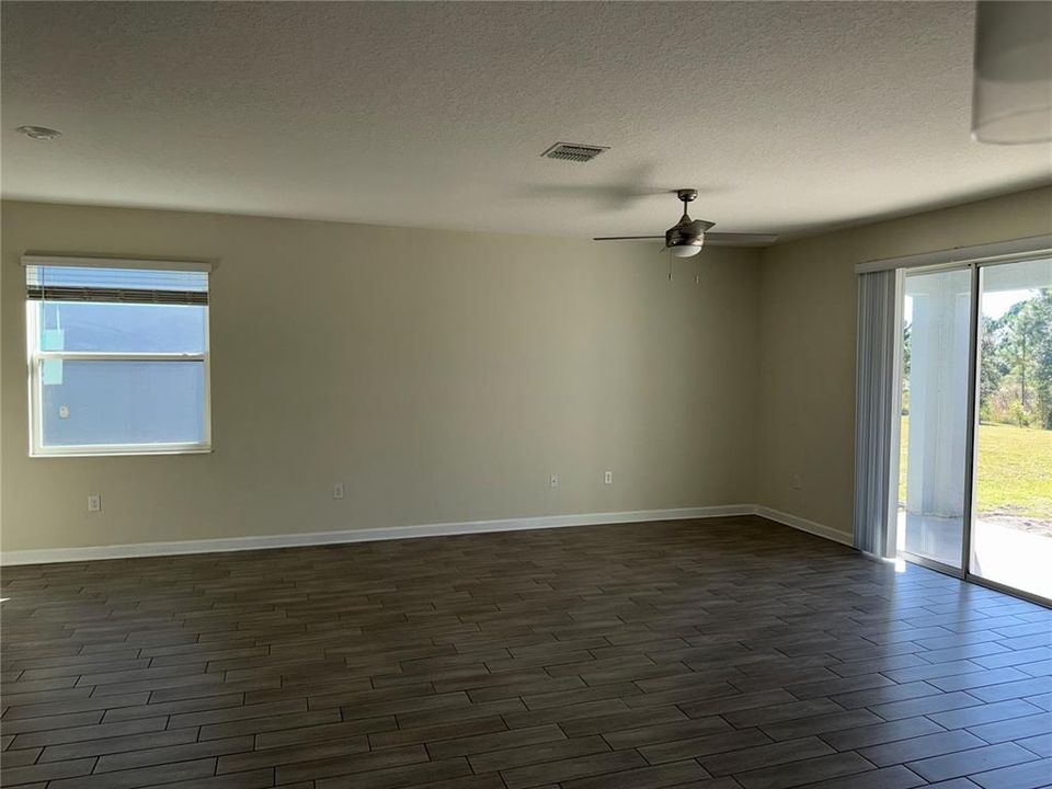 出租: $2,650 (4 贝兹, 3 浴室, 2006 平方英尺)