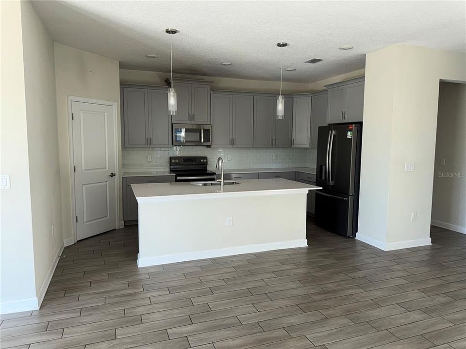 出租: $2,650 (4 贝兹, 3 浴室, 2006 平方英尺)