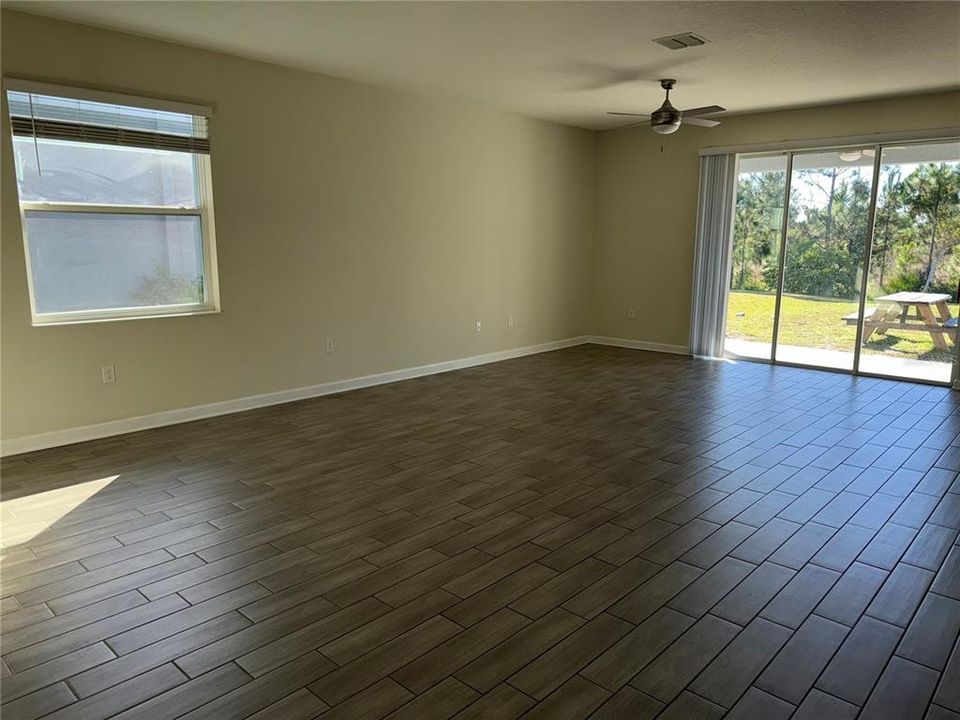 出租: $2,650 (4 贝兹, 3 浴室, 2006 平方英尺)