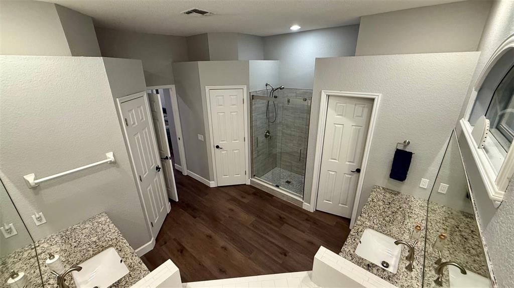 For Sale: $545,000 (5 beds, 2 baths, 2469 Square Feet)