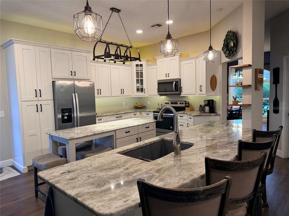 For Sale: $545,000 (5 beds, 2 baths, 2469 Square Feet)