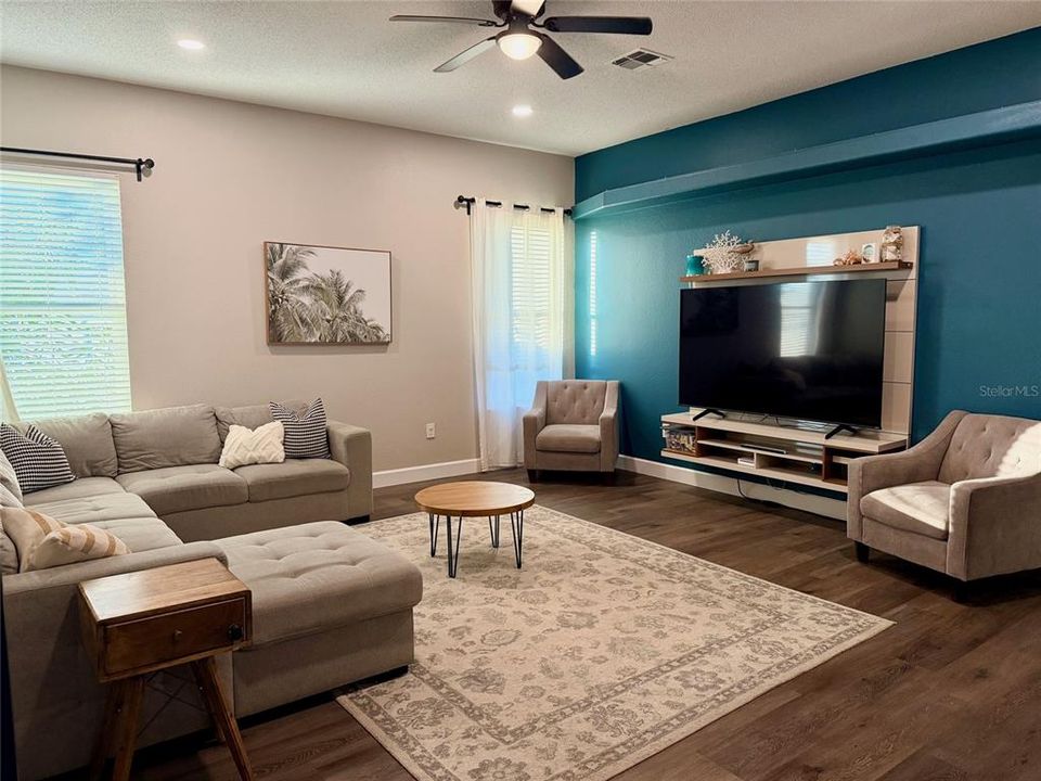 For Sale: $545,000 (5 beds, 2 baths, 2469 Square Feet)