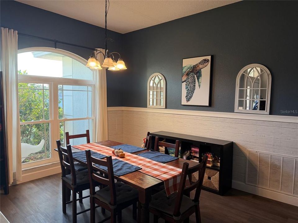 For Sale: $545,000 (5 beds, 2 baths, 2469 Square Feet)