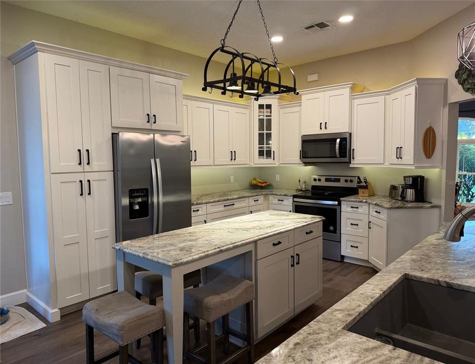 For Sale: $545,000 (5 beds, 2 baths, 2469 Square Feet)