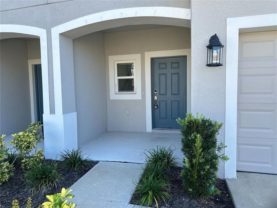 For Rent: $1,995 (3 beds, 2 baths, 1373 Square Feet)