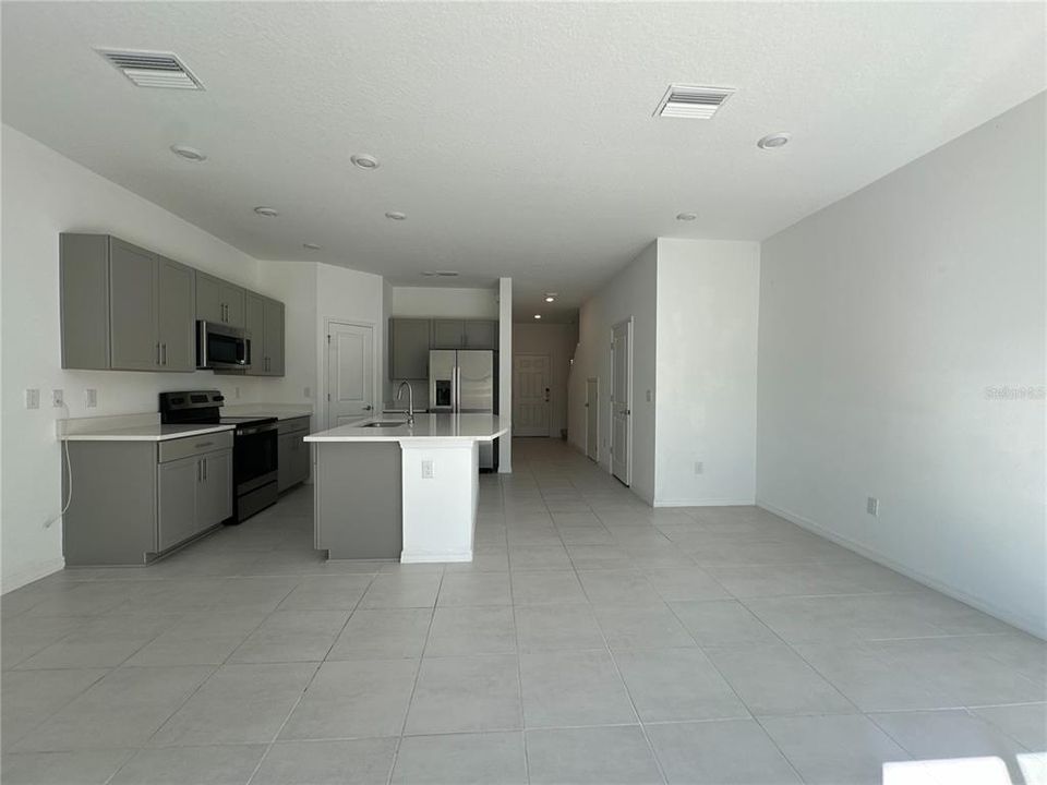 For Rent: $1,995 (3 beds, 2 baths, 1373 Square Feet)