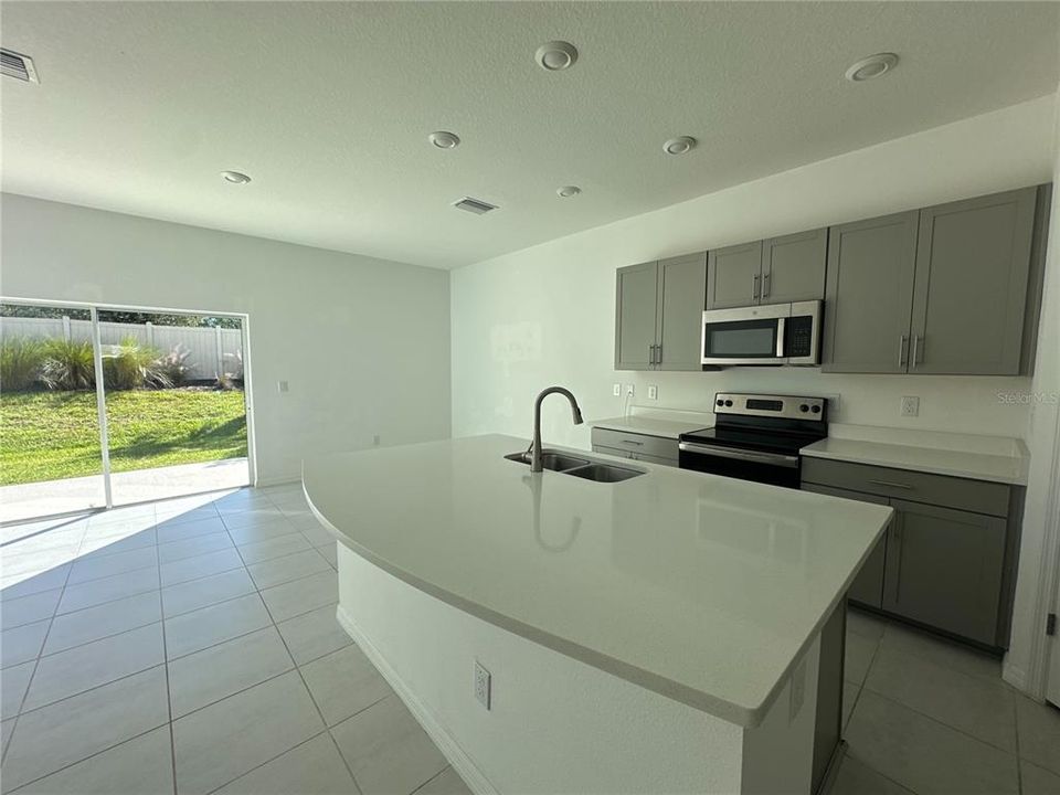 For Rent: $1,995 (3 beds, 2 baths, 1373 Square Feet)