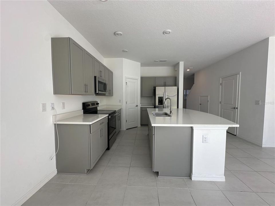 For Rent: $1,995 (3 beds, 2 baths, 1373 Square Feet)