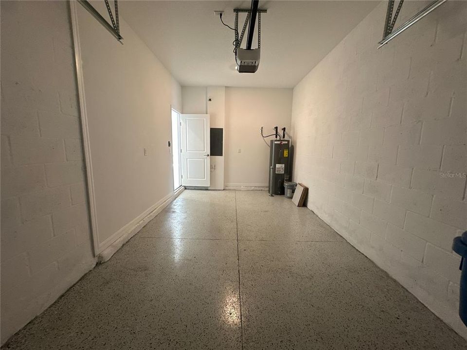 For Rent: $1,995 (3 beds, 2 baths, 1373 Square Feet)