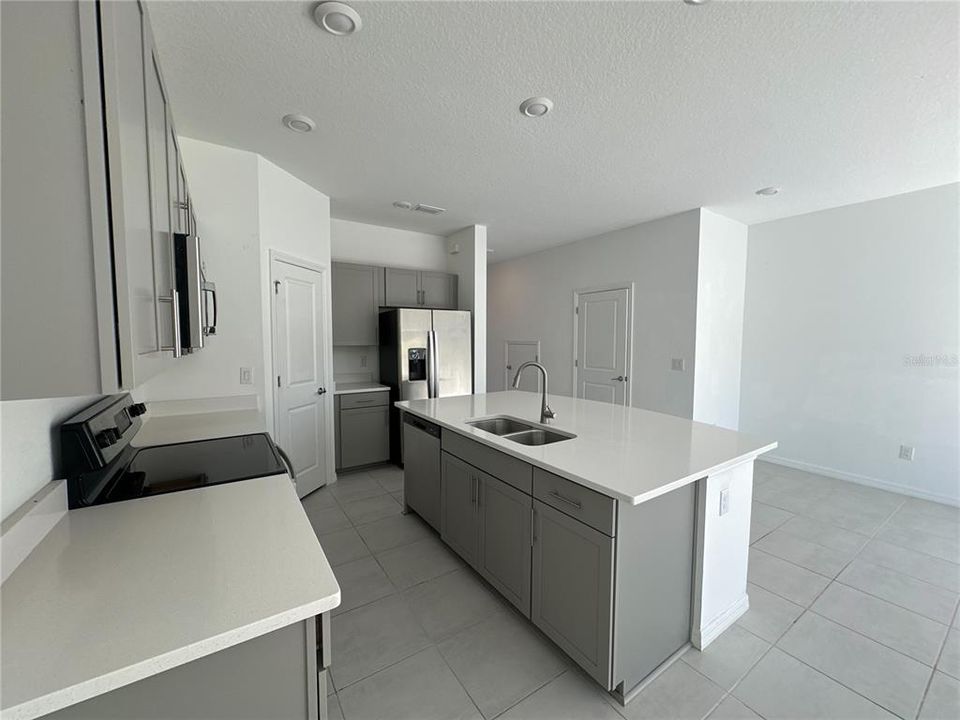 For Rent: $1,995 (3 beds, 2 baths, 1373 Square Feet)