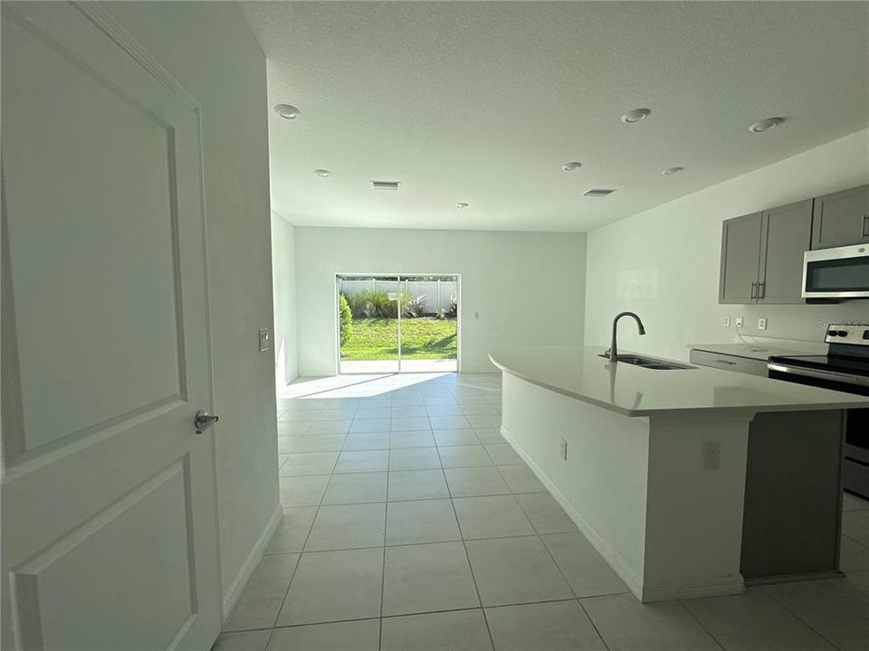 For Rent: $1,995 (3 beds, 2 baths, 1373 Square Feet)