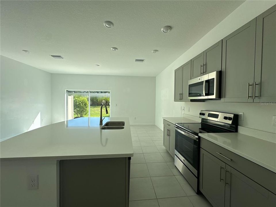 For Rent: $1,995 (3 beds, 2 baths, 1373 Square Feet)