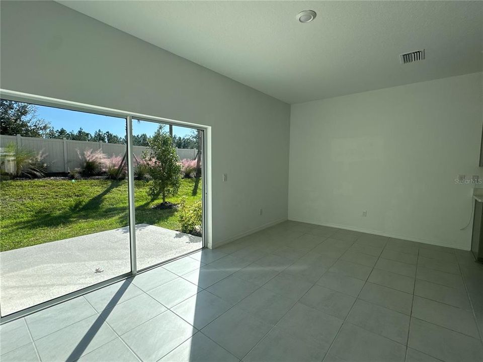 For Rent: $1,995 (3 beds, 2 baths, 1373 Square Feet)