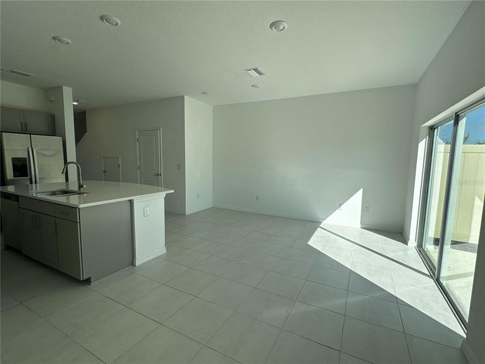 For Rent: $1,995 (3 beds, 2 baths, 1373 Square Feet)