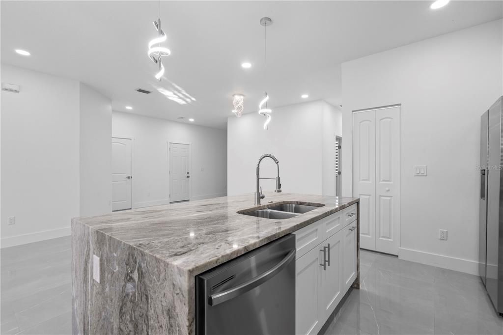 Active With Contract: $487,900 (3 beds, 2 baths, 1697 Square Feet)